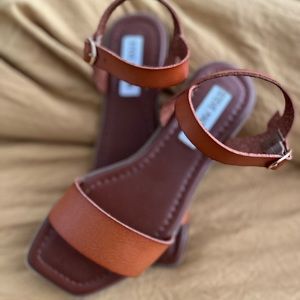 Steve Madden 5 tan colored sandals